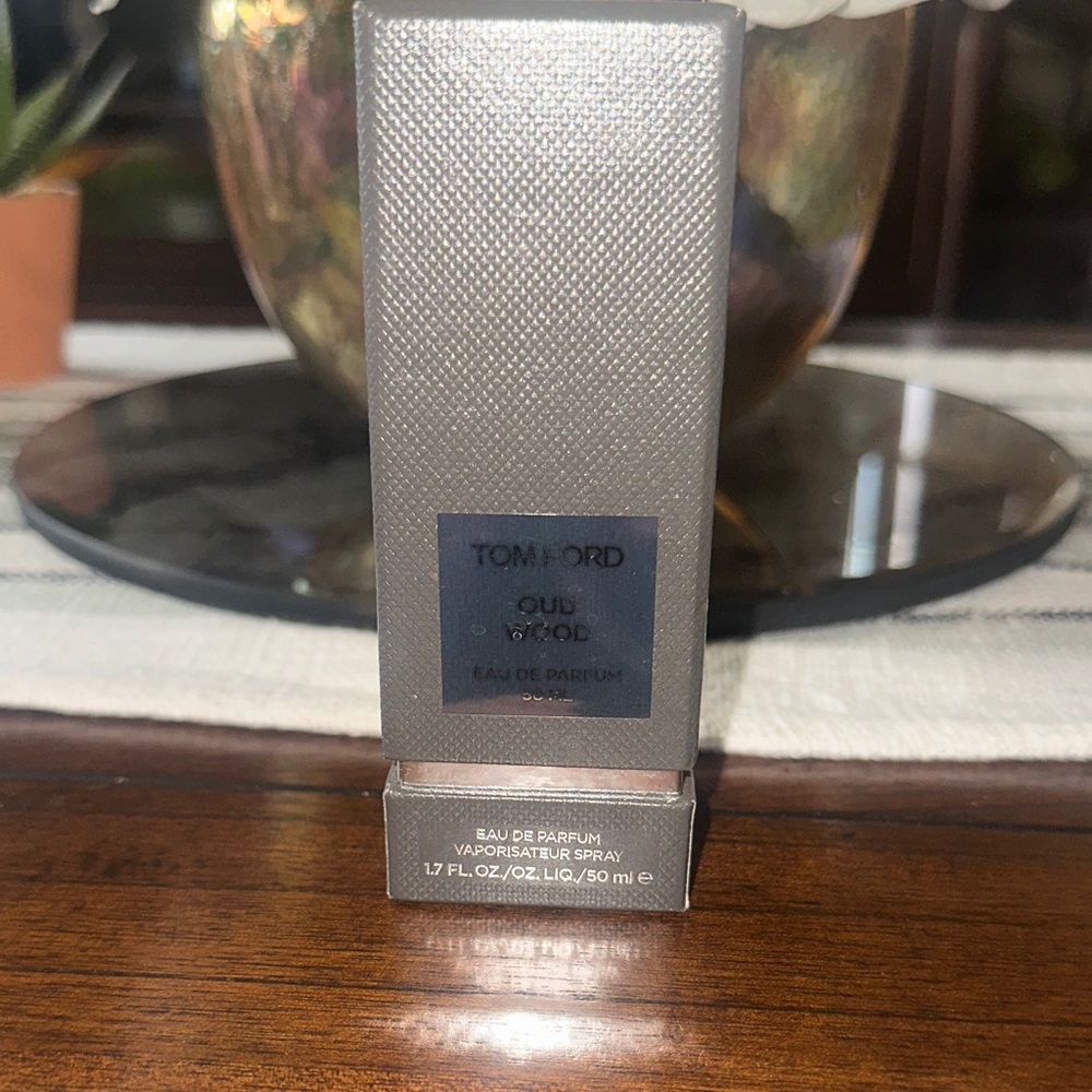 Like New! Tom Ford Oud Wood Eau de Parfum 50ML